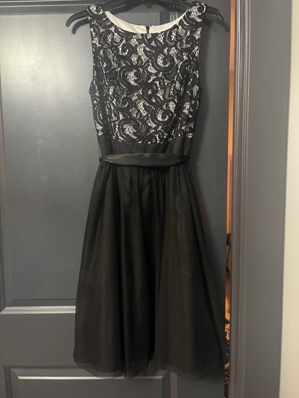 Jessica Howard Black and White Lace Bodice Midi Dress